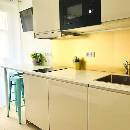 아파트 Beautiful Renovated Architect Studio *