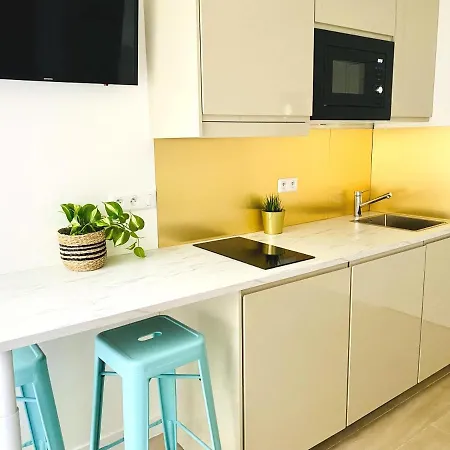 Beautiful Renovated Architect Studio 아파트